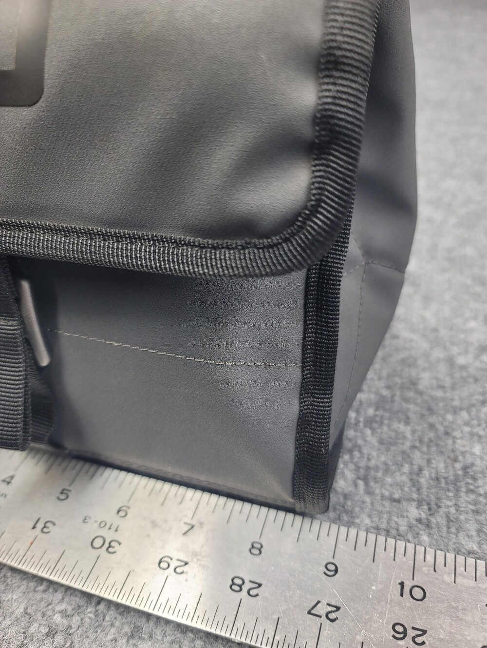 Yeti Day Trip Small Lunch Bag Charcoal Gray Insulated Cooler - Picture 10 of 12